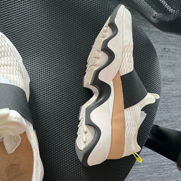 Used as New Sorel sneakers in size 7.5 with white n black sole 3 color scheme - Picture 2 of 3